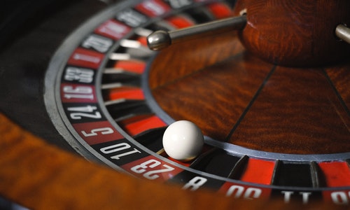 A Comparative Analysis: Slot Games vs. Other Online Casino Games